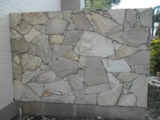 C-08 Piedra irregular color arena (piso o pared) — en Santo Tomé.